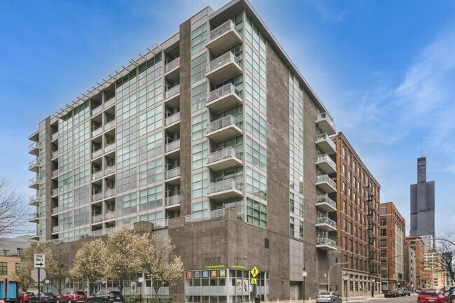 Building Photo - 225 S Sangamon St Unit 702 Rental