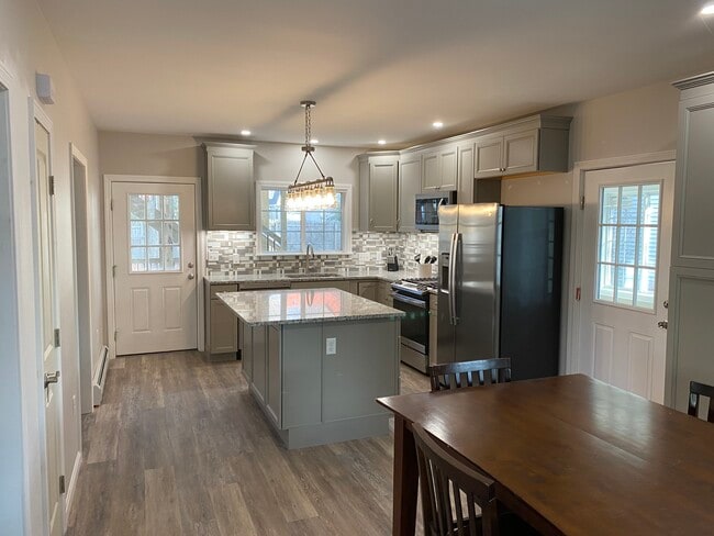 Kitchen - 321 Turner St