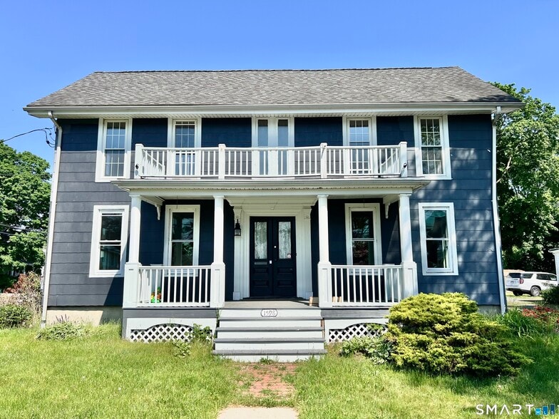 1596 Main St