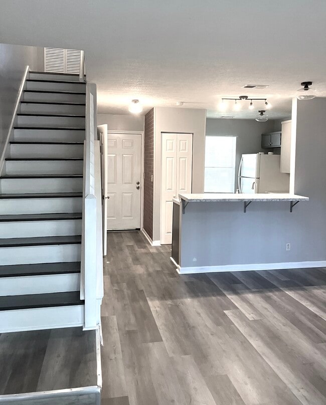 Dining Room - 211 Sheraton Ct Unit A