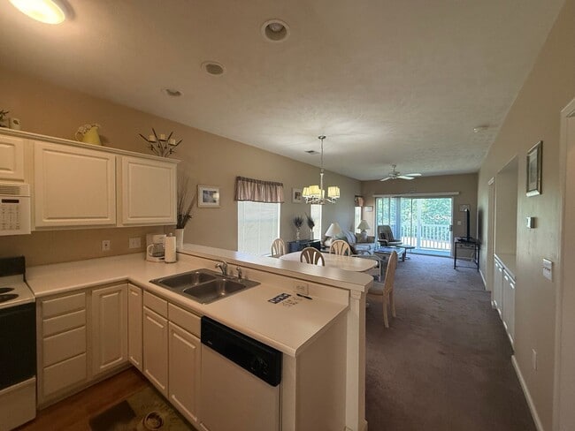 Photo - 606 River Oaks Dr