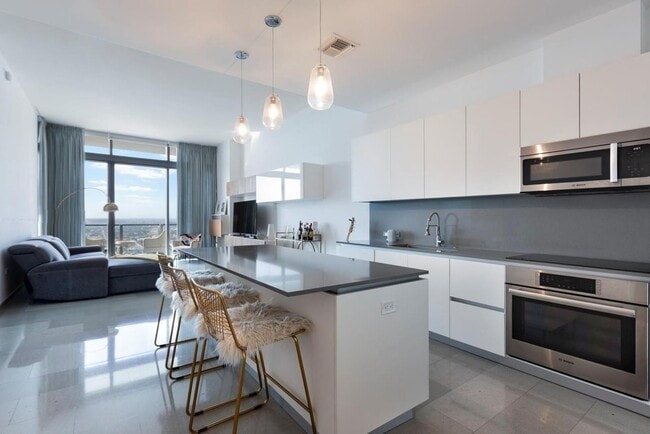 Photo - 88 SW 7th St Unidad 4105