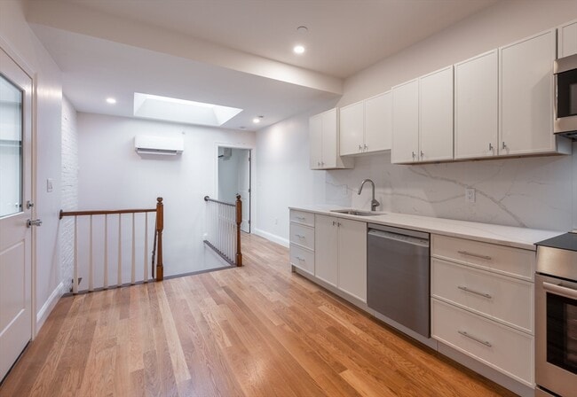 Building Photo - 43 Bowdoin St Unit 2R