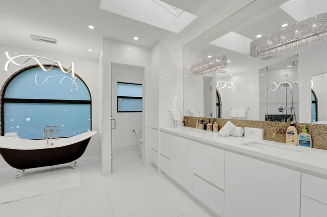 Photo - 614 Poinciana Dr