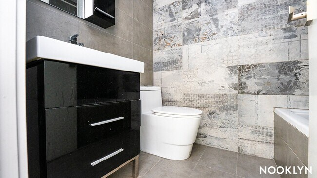 Photo - 18-15 Putnam Ave Unit c3