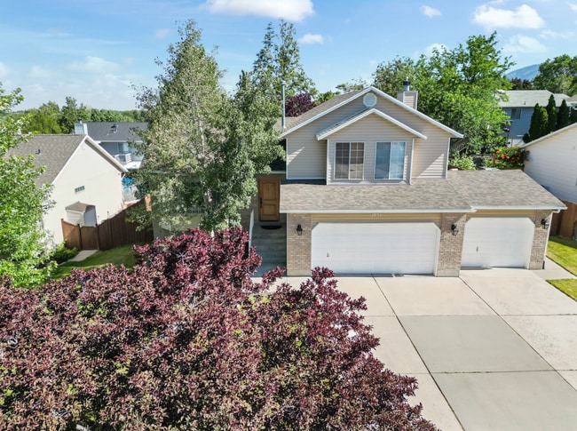 Photo - Modern 5 Bedroom Home with 3Car Garage in Sandy Neighborhood