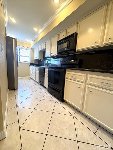 Photo - 645 Balboa Ave Unidad 2C