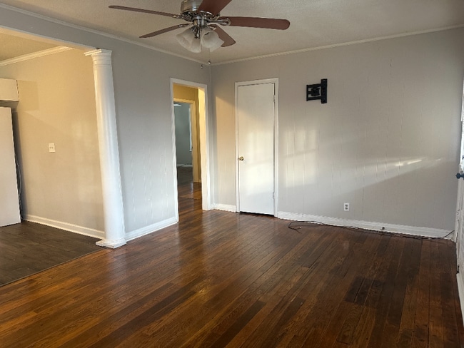 Photo - 407 Ponroy St