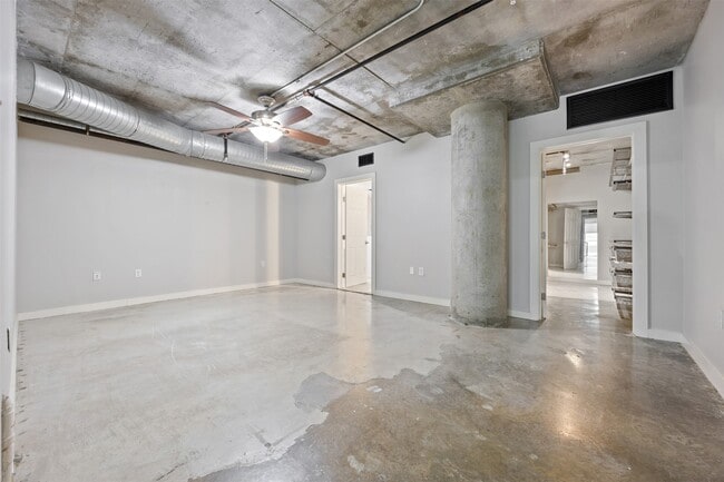 Building Photo - 2000 Bagby St Unit 7414