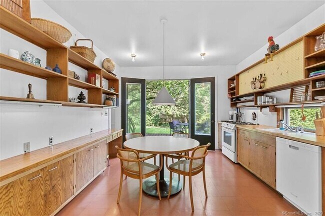 Photo - 266 Everit St