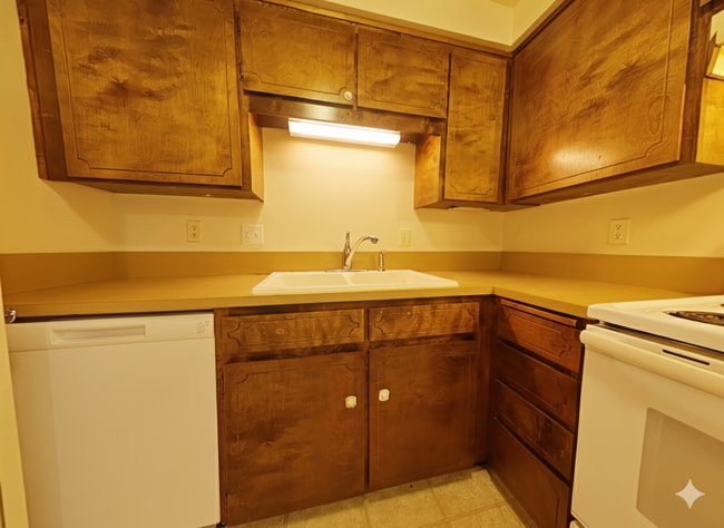Photo - 2 Bedroom Apartment ~ Close to 9th Street ... Unit 957 NW Oak