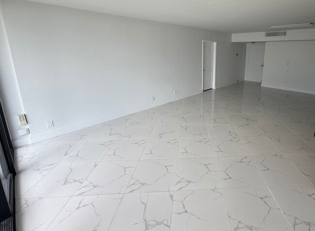 LIVING ROOM/DINING ROOM area - 780 NE 69th St Unit 1905