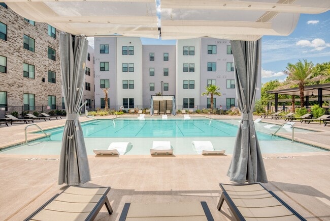 Miramonte Single Living