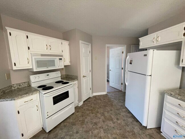 Photo - 100 Medicine Bend Ct House