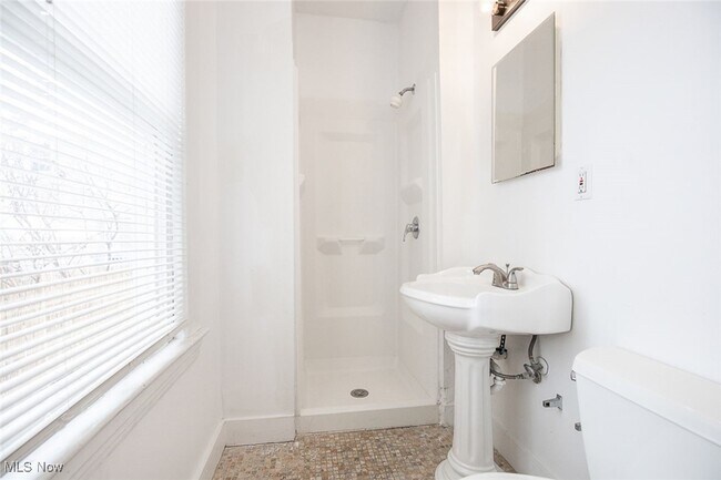 Photo - 6911 Franklin Blvd