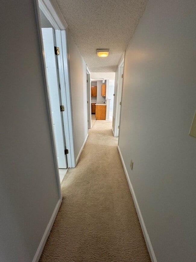 Photo - ****** HALF OFF FIRST FULL MONTH OF RENT!! ******