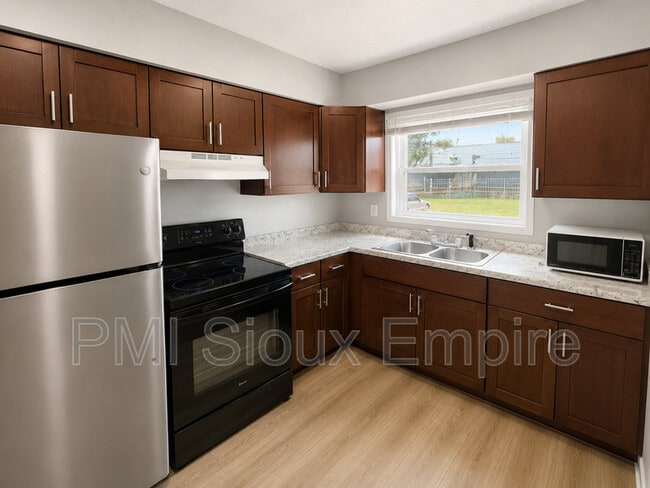 2606 S Duluth Ave