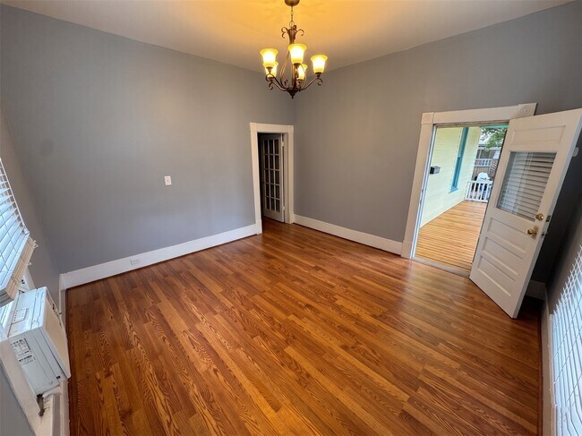 Photo - 2119 Hardy St