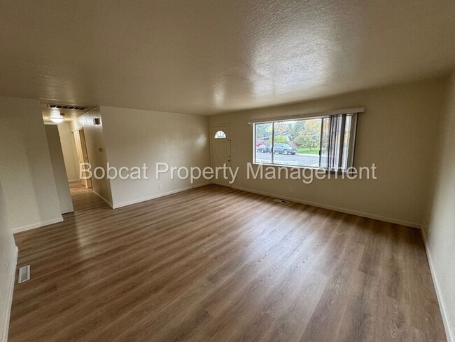 Photo - 2000 Marie Dr