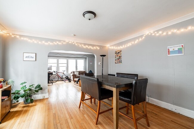 Building Photo - 4 Bedroom Near UWM Campus