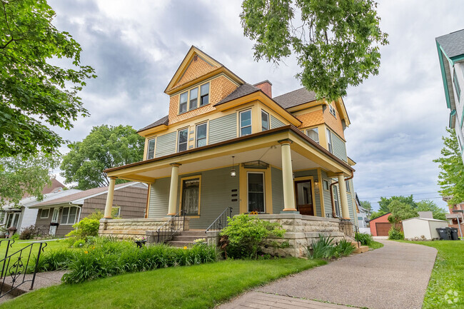 Building Photo - 1021 Cameron Ave Unit Victorian Manor Suite Rental