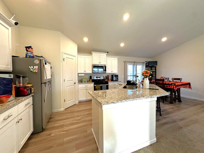 Photo - 39618 Fallbrook Ave