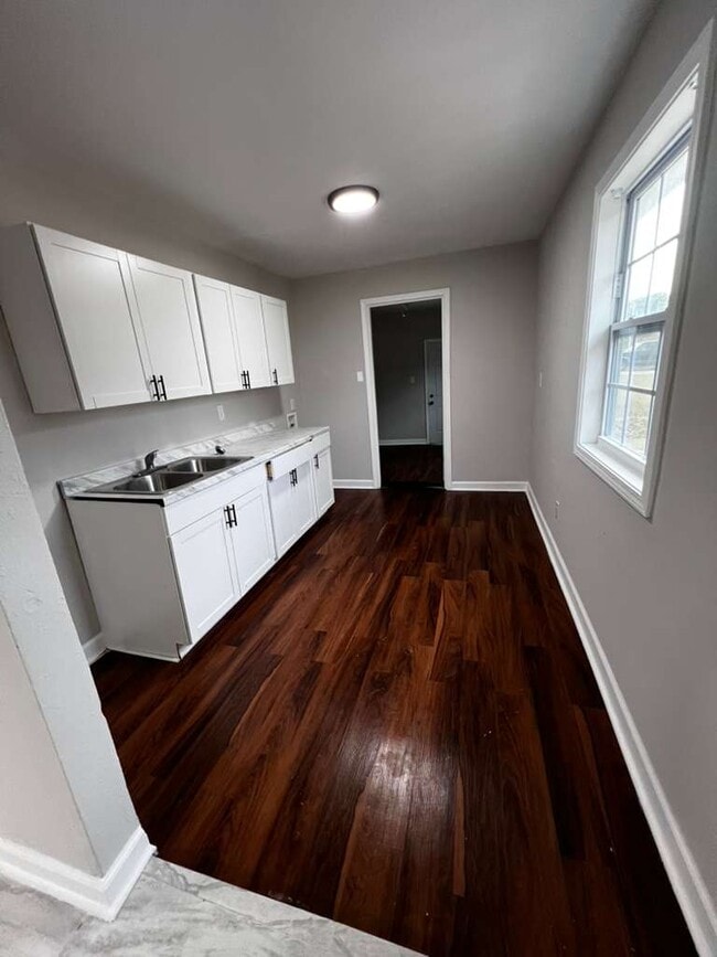 Photo - 3927 Dearborn St