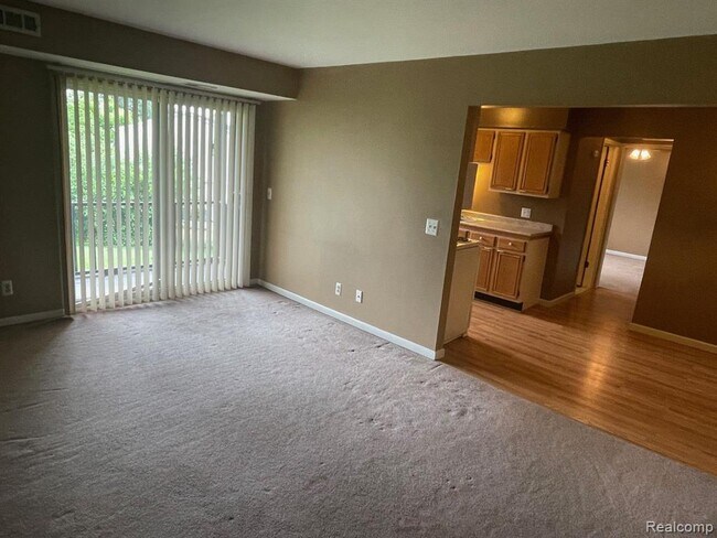 Photo - 270 E Thirteen Mile Rd Unit 44