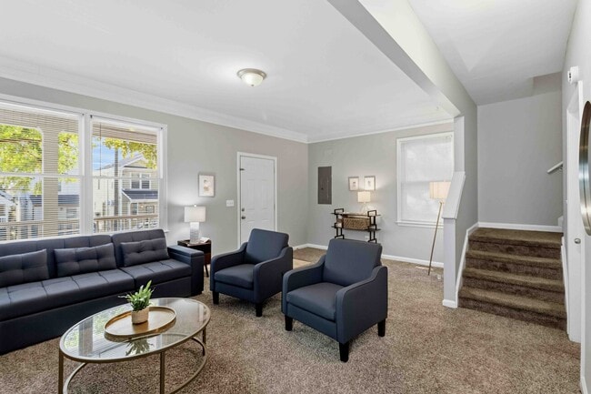 Photo - 639 Ira St SW
