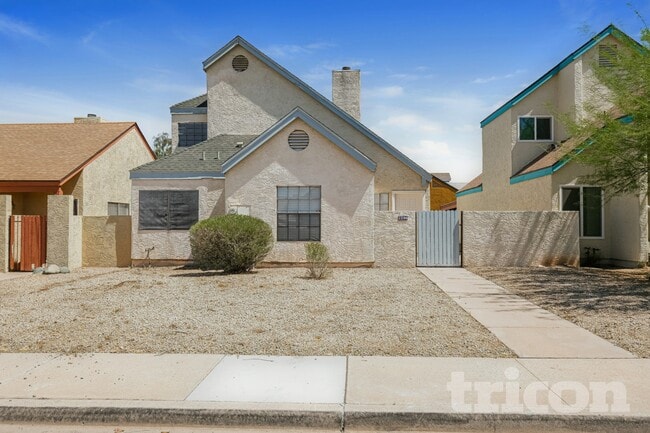 Building Photo - 2206 W Monona Dr