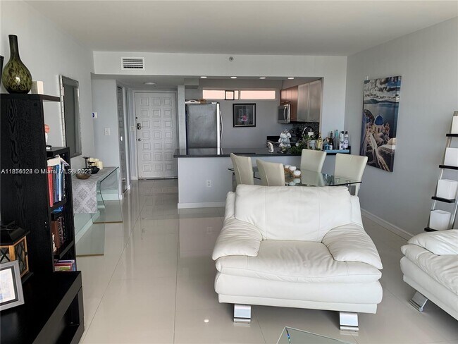 Photo - 650 NE 64th St Unidad G607
