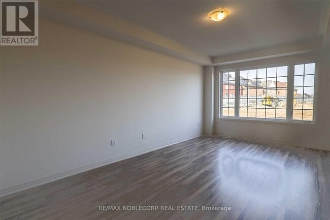 Photo - 137 Casserley Cres
