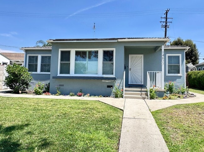 Building Photo - 14877 Dalman St Rental