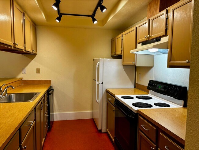 Photo - Maple Leaf Condo, 2 bedroom, 2 bath