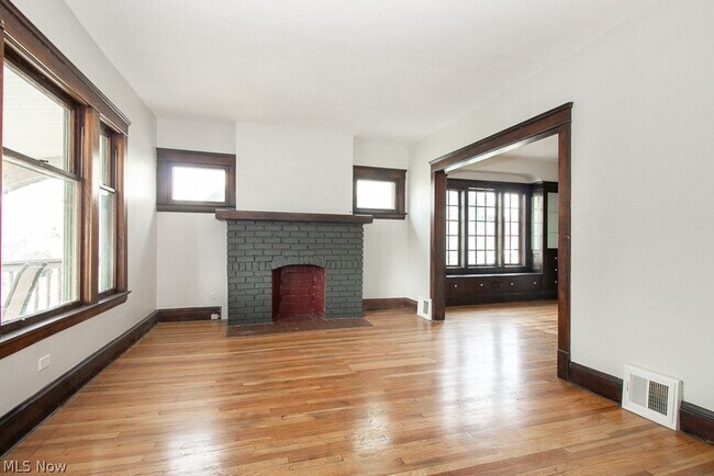 Photo - 1295 Jackson Ave