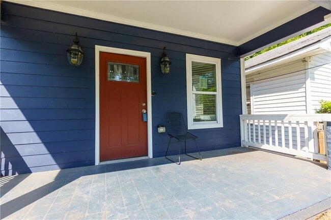 Photo - 998 Mayson Turner Rd NW