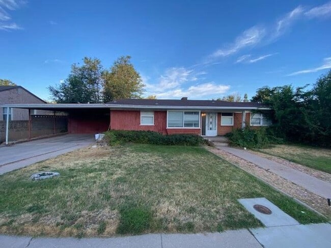Building Photo - Charming Ranch Style Single Family Home