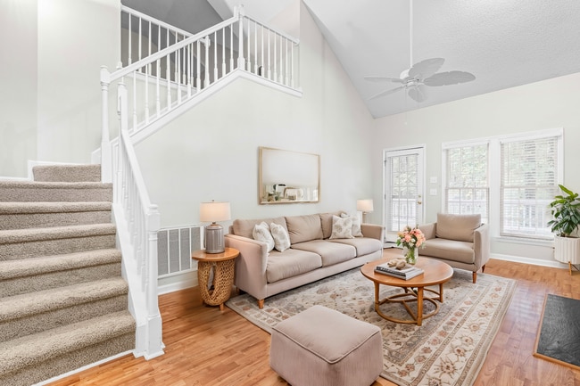 Photo - 6736 Queen Annes Dr