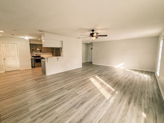 Photo - 102 Tanglewood Dr
