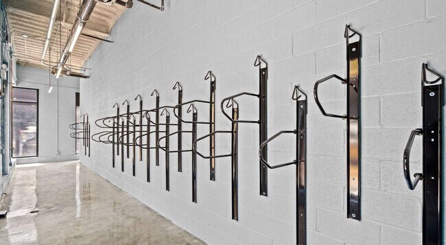 Photo - 1135 W Winona St