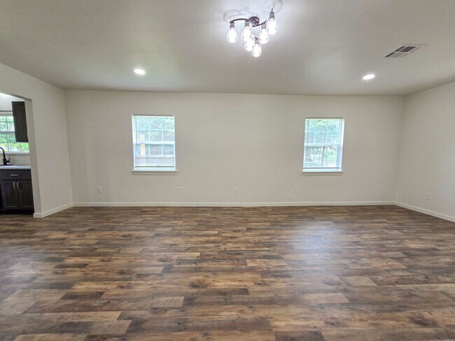 Photo - 2 Bedroom, optional 3rd bed, 1 Bath Home ...