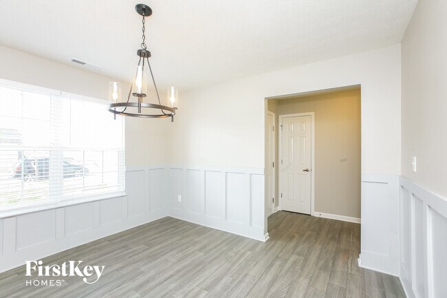 Photo - 5846 Wintersweet Ln