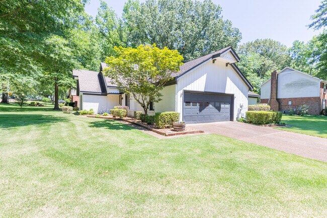 Photo - 8501 Buckthorn Dr