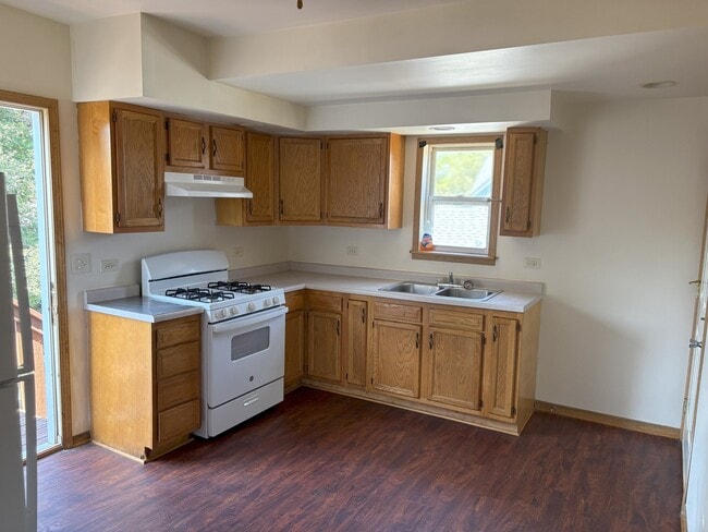 Building Photo - 27 N Hickory St Unit 2B Rental