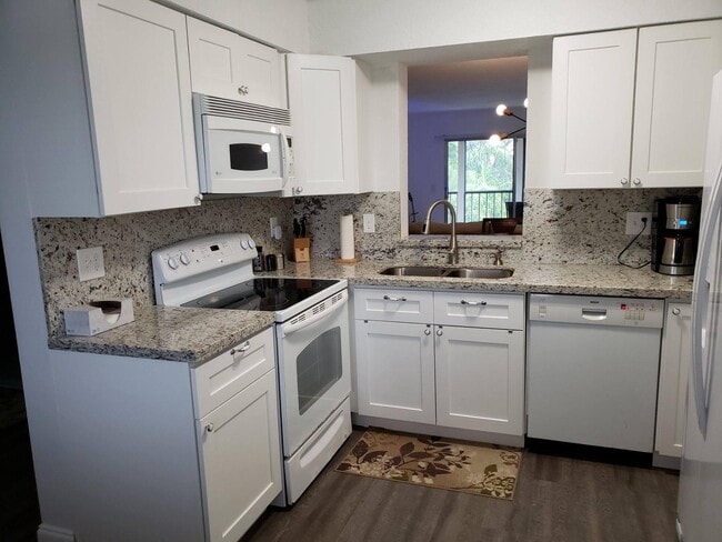 Building Photo - 7281 Amberly Ln Unit 401