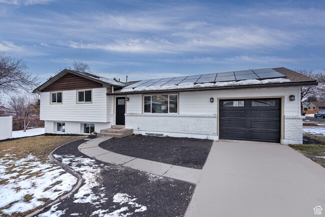 Building Photo - 1191 E 8600 S Unit Apartment B