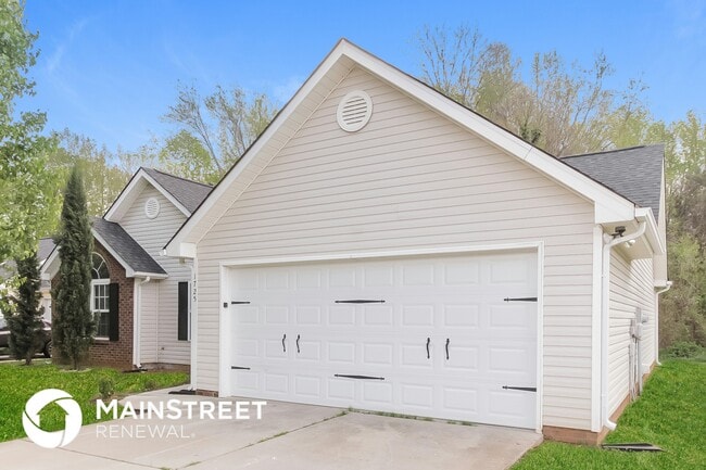 Photo - 1725 Clooney Ln