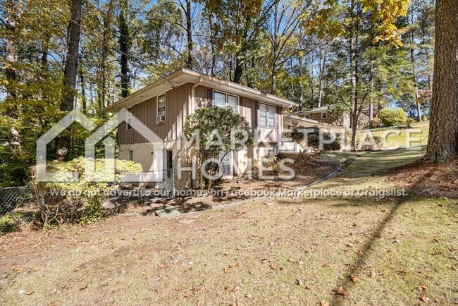 Photo - 2542 Melinda Dr NE