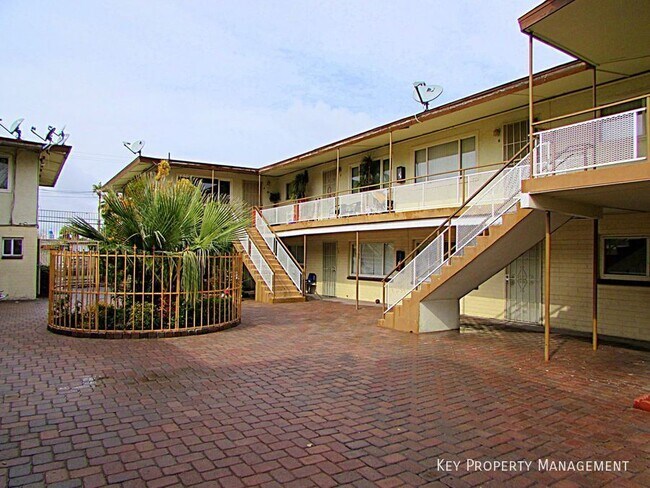 Building Photo - 1904 Rexford Dr Unit #1 Rental