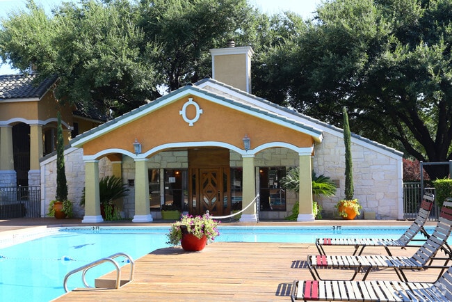 Piscina -1 - Point South and Bridgehollow